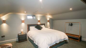 2 bedrooms, individually decorated, individually furnished, free WiFi