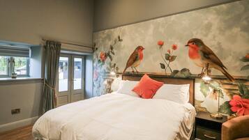 2 bedrooms, individually decorated, individually furnished, free WiFi