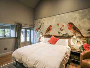 2 bedrooms, individually decorated, individually furnished, free WiFi