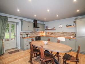 Dishwasher, cookware/dishes/utensils - Robins Rest at The Lodge (Kilmacthomas)