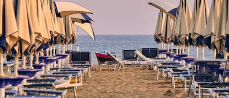 Apartment, 3 Bedrooms, Garden View | Beach