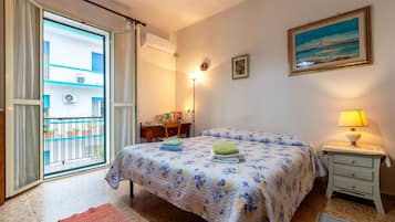 1 soverom, skrivebord, strykejern/-brett og wi-fi