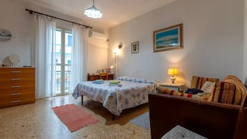 1 soverom, skrivebord, strykejern/-brett og wi-fi