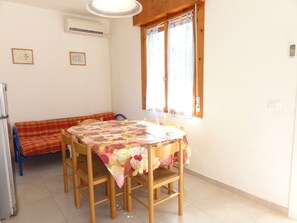 Apartment, 3 Schlafzimmer, Terrasse, Gartenblick | Speisen