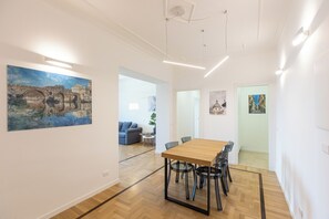 Dining room - Rental in Rome Colosseo Modern Apartment (Rome)