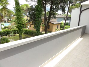 Apartment, 3 Schlafzimmer, Balkon | Unterkunftsgelände