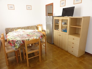 Apartment, 3 Schlafzimmer, Balkon, Gartenblick | Esszimmer