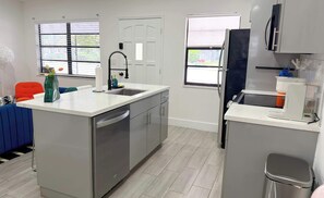 Fridge, microwave, stovetop, dishwasher