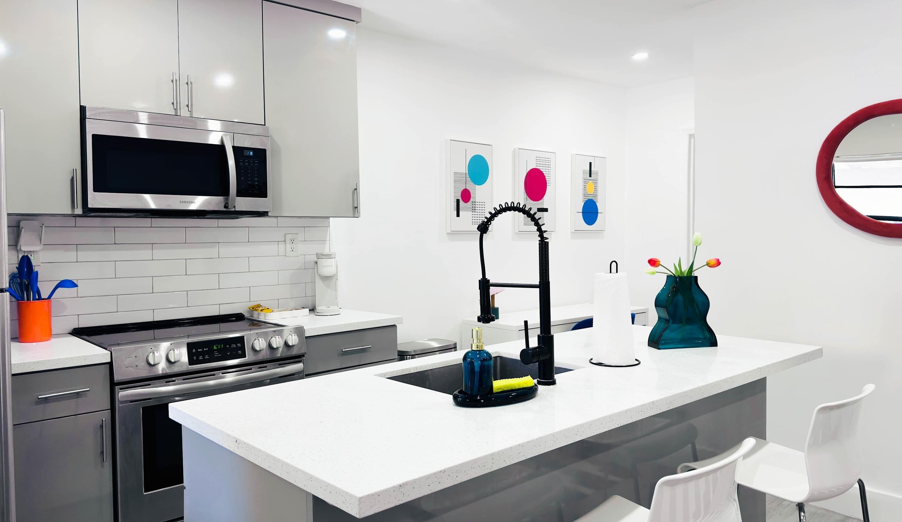 Fridge, microwave, stovetop, dishwasher