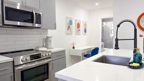 Fridge, microwave, stovetop, dishwasher