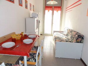 Appartement, 1 chambre, patio, vue jardin | Salle à manger