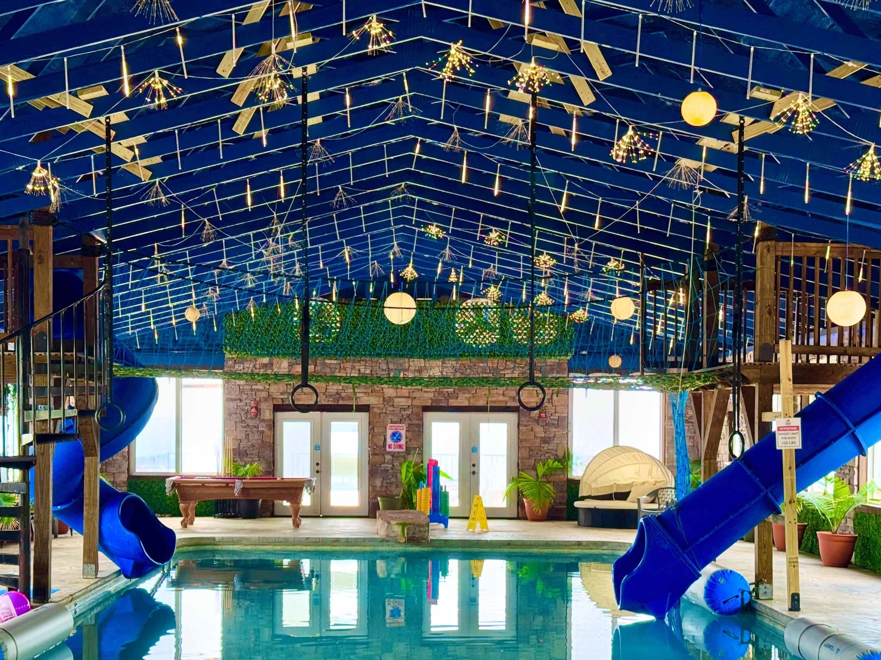 Una piscina cubierta