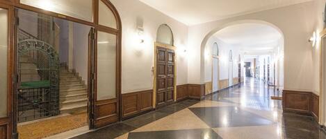 Apartment | Courtyard view