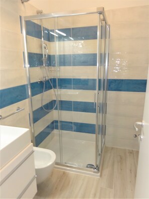 Bathroom - Bright Flat in a Villa With Shared Pool (San Michele al Tagliamento)