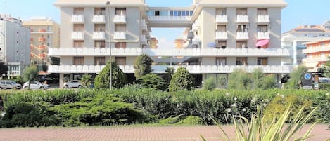 A multi-story hotel with balconies and a central atrium.