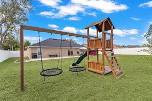 Children’s area -  Cozy 3-bedroom Spring Hill Retreat—Pets, Fire Pit & Quick Trips to Weeki Wachee (Spring Hill)