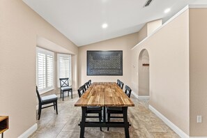 Dining -  Cozy 3-bedroom Spring Hill Retreat—Pets, Fire Pit & Quick Trips to Weeki Wachee (Spring Hill)