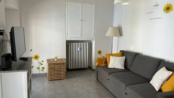 Apartment, 1 Bedroom | Living area