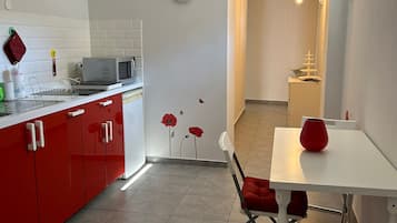 Apartment, 1 Bedroom | Private kitchen | Espresso maker, coffee/tea maker