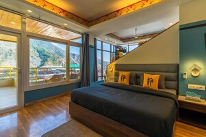 Standard Quadruple Room with Balcony and Mountain View | Vistas desde la habitación