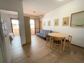 Apartment, 1 Schlafzimmer, Balkon, Stadtblick | Wohnbereich