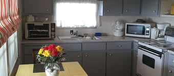 Charming Mobile Home - Minutes to the white sandy beaches of Anna Maria Island!