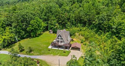 NEW! Smoky Everest 4-Bedroom Chalet