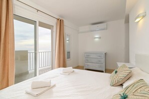 3 bedrooms, iron/ironing board, WiFi, bed sheets - Apartment 'La Perla Sea View, 3 Bedrooms' with Pool, Wi-Fi & Stunning Views (Calp)
