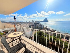 Property grounds - Apartment 'La Perla Sea View, 3 Bedrooms' with Pool, Wi-Fi & Stunning Views (Calp)