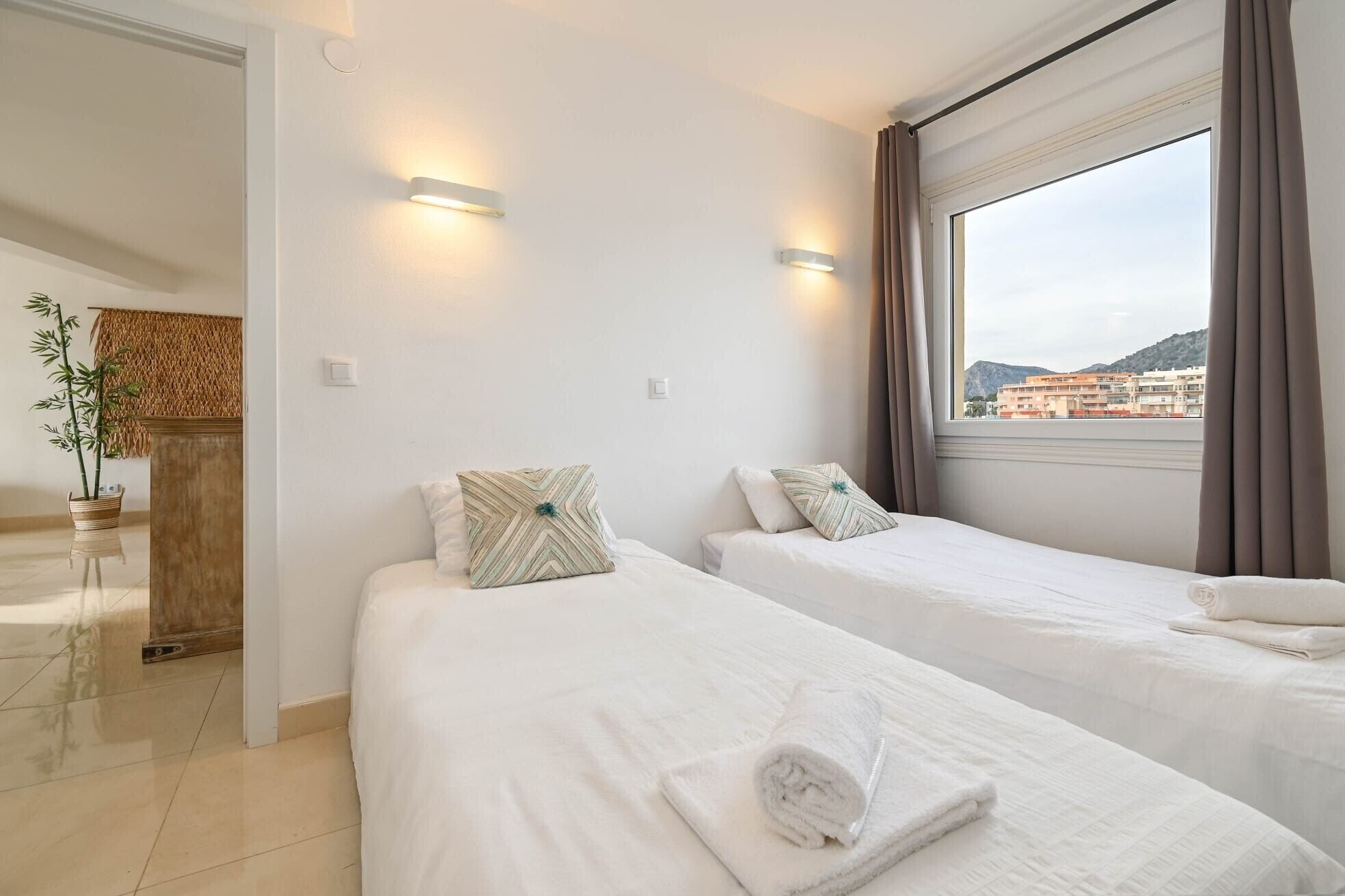 3 chambres, fer et planche à repasser, Wi-Fi, draps fournis