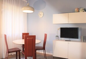 Apartament, 2 dormitoris, pati, vistes al jardí | Menjador