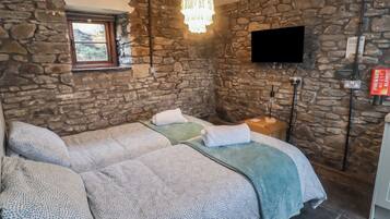 1 bedroom, individually decorated, individually furnished, free WiFi
