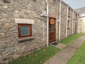 Property grounds - Arian (Aberdare)