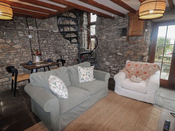 Living area - Arian (Aberdare)