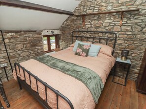 1 bedroom, individually decorated, individually furnished, free WiFi