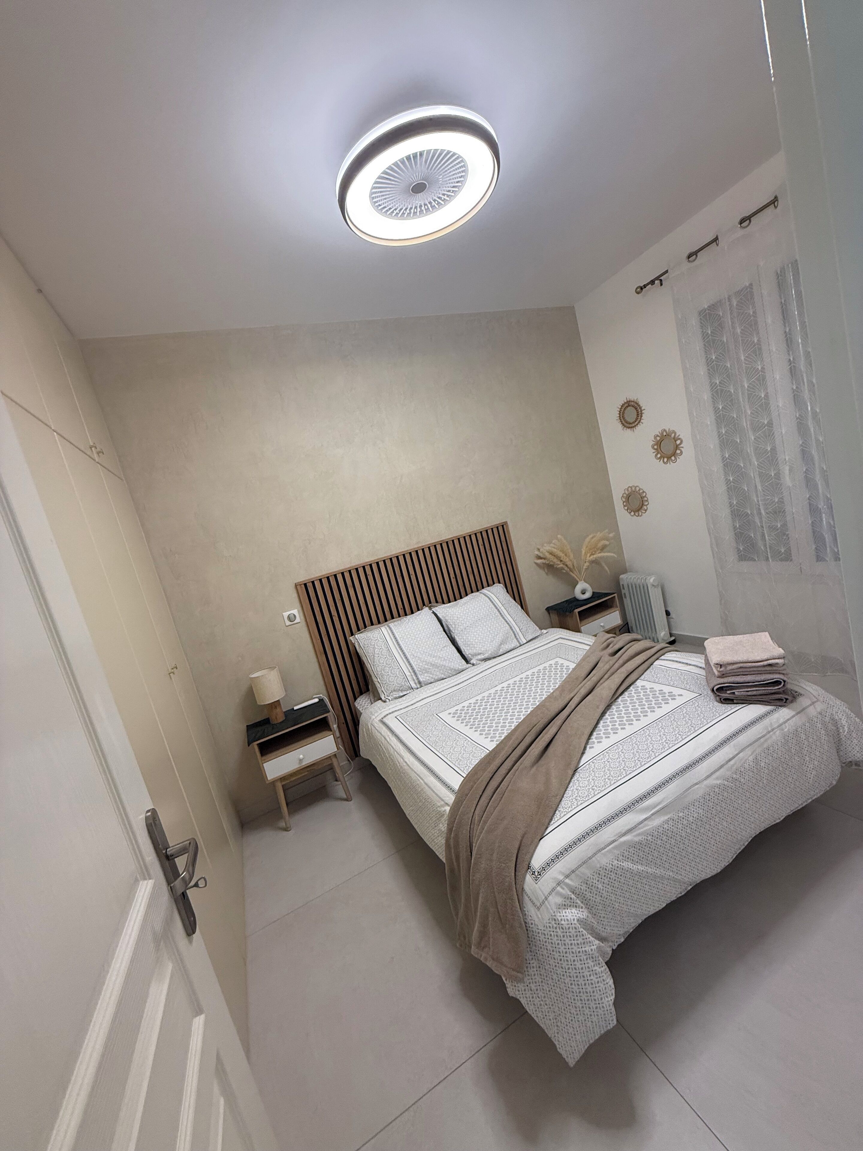 2 chambres, fer et planche à repasser, Wi-Fi, draps fournis