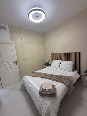 2 chambres, fer et planche à repasser, Wi-Fi, draps fournis