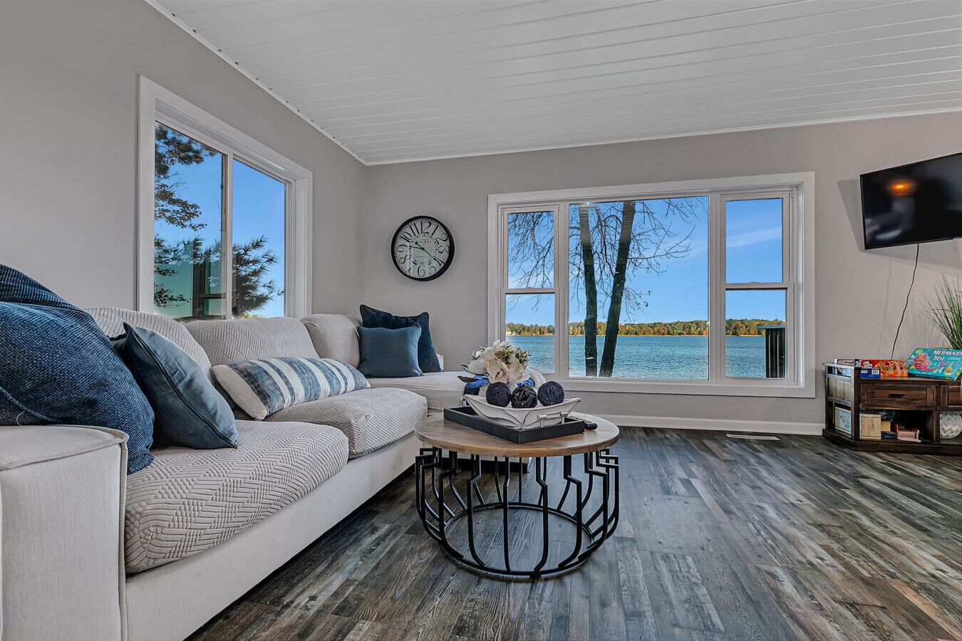 Télévision, cheminée