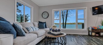 Lakefront Home | Pet-Friendly | Fire Pit & Kayaks