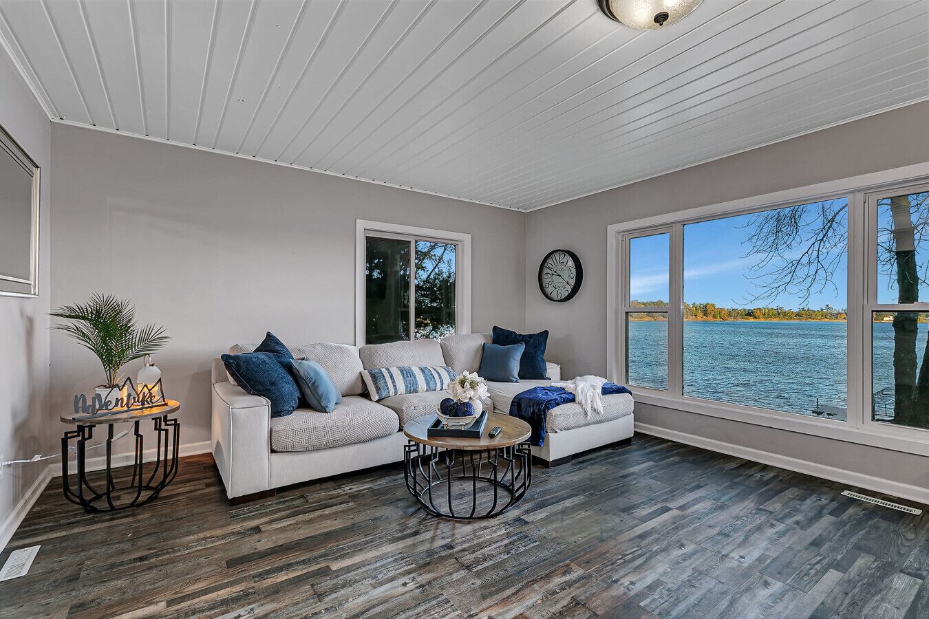 Télévision, cheminée