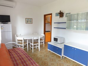 Apartment, 3 Schlafzimmer, Terrasse | Wohnzimmer
