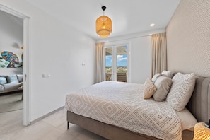 2 habitaciones, tabla de planchar con plancha, internet y ropa de cama