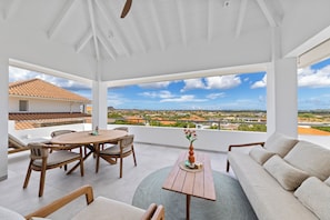 تناول الطعام بالخارج