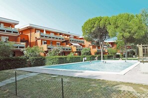 Outdoor pool - Apartment With Pool Access Near Beach (San Michele al Tagliamento)