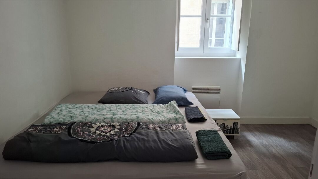 1 bedroom, bed sheets