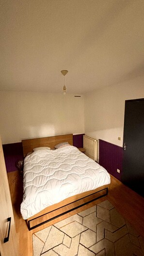 2 chambres, fer et planche à repasser, Wi-Fi, draps fournis