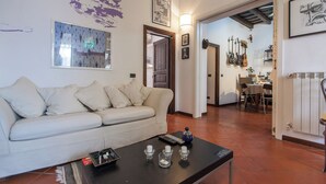 Apartment | Living area - Rental in Rome Lungaretta Apartment (Rome)