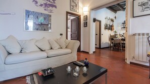 Apartment | Living area - Rental in Rome Lungaretta Apartment (Rome)