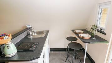 Cookware/dishes/utensils
