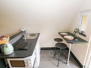 Cookware/dishes/utensils